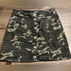 High rise camo skirt medium